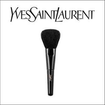 З покупкою тонального засобу марки Yves Saint Laurent ваш подарунок — пензель для макіяжу.